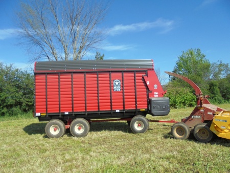 RT500 Front Unload Forage Box